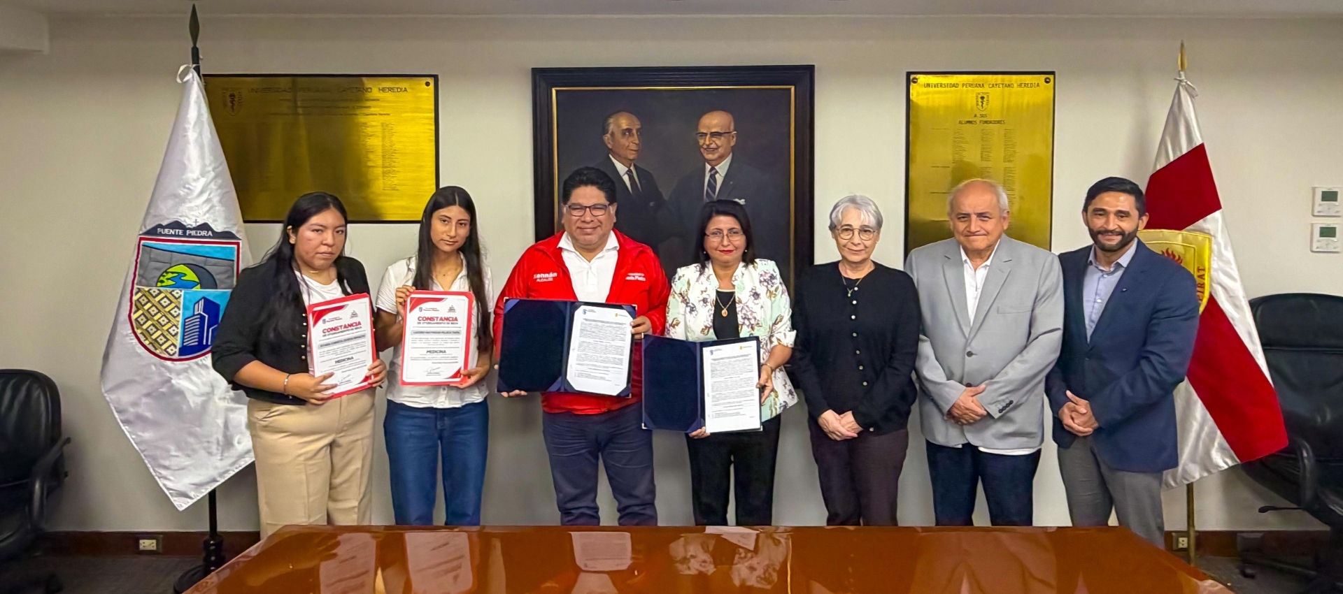 Becarias estudian en la mejor universidad de medicina del Perú